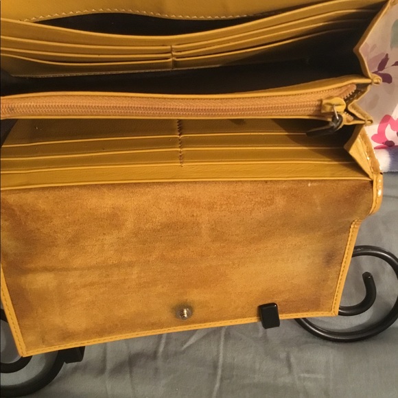 GUCCI WALLET IN GOOD PRE-LOVED CONDITION. SEE ALL PHOTOS.π₯π₯π₯ππ - Picture 4 of 11